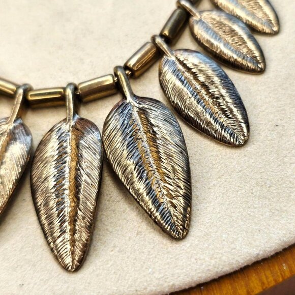 🔥$5/$25 Golden Leafy Necklace - Picture 4 of 8